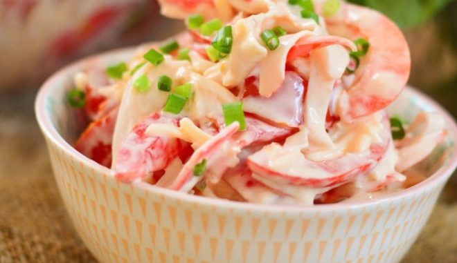 Salat-chervone-more